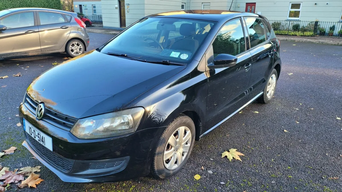 Volkswagen Polo 2010 Low KMS - Image 4