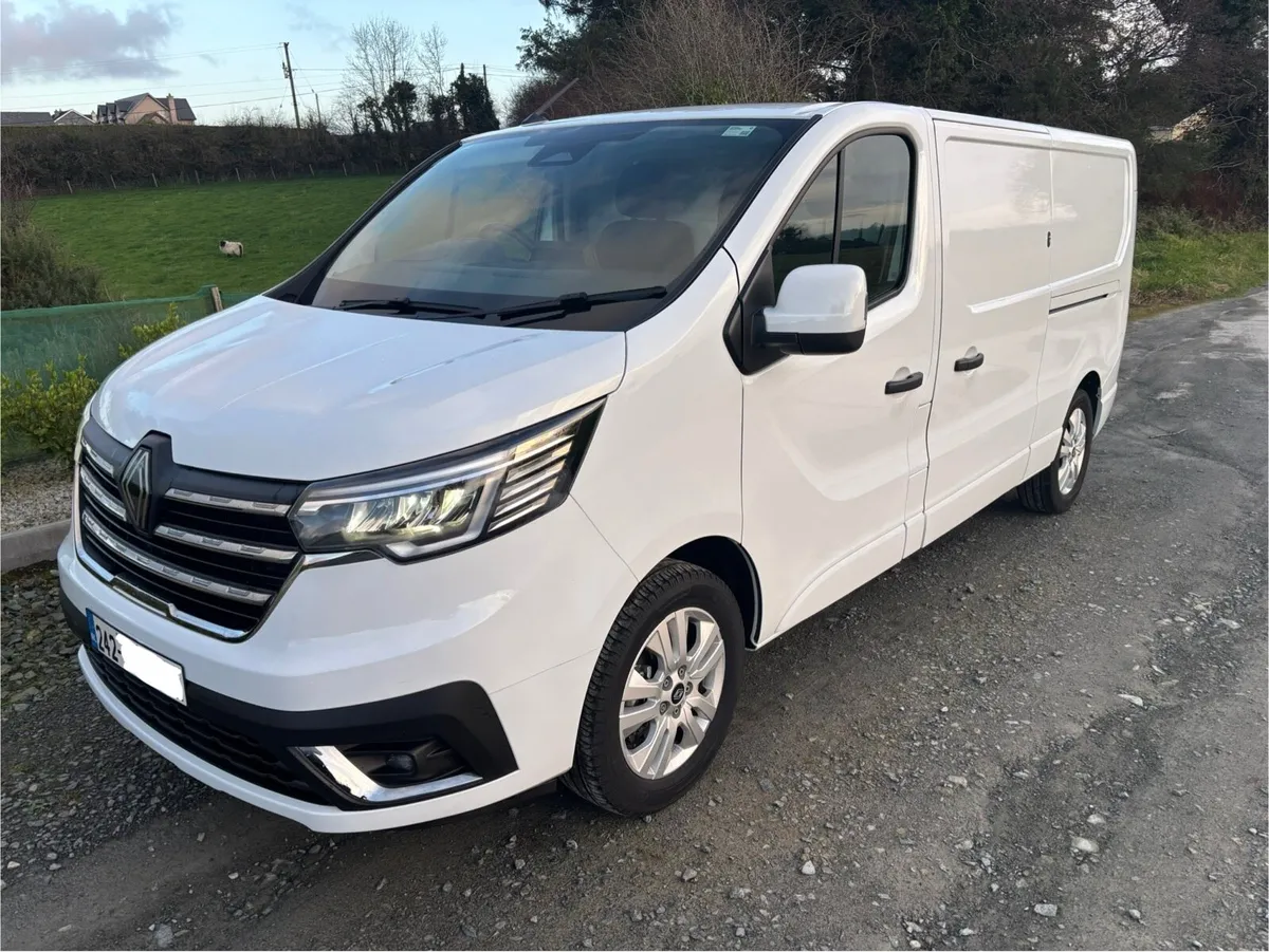 242 Renault Trafic 2024 - Image 2