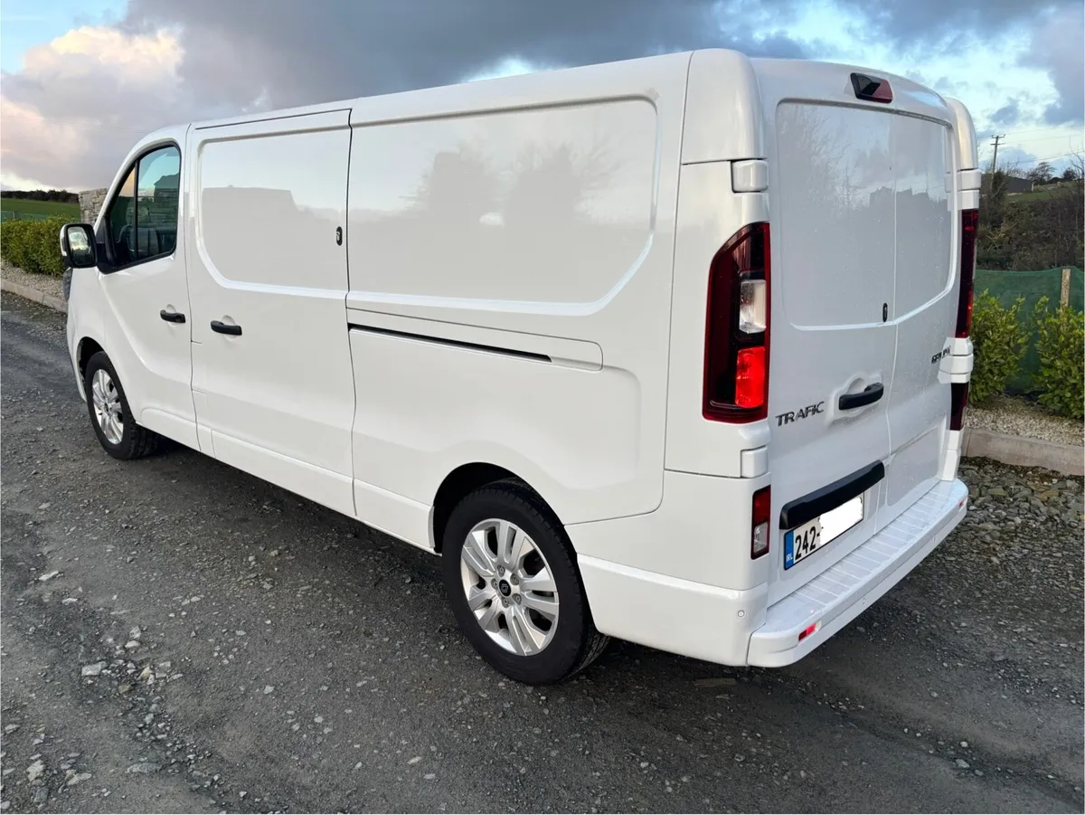242 Renault Trafic 2024 - Image 3