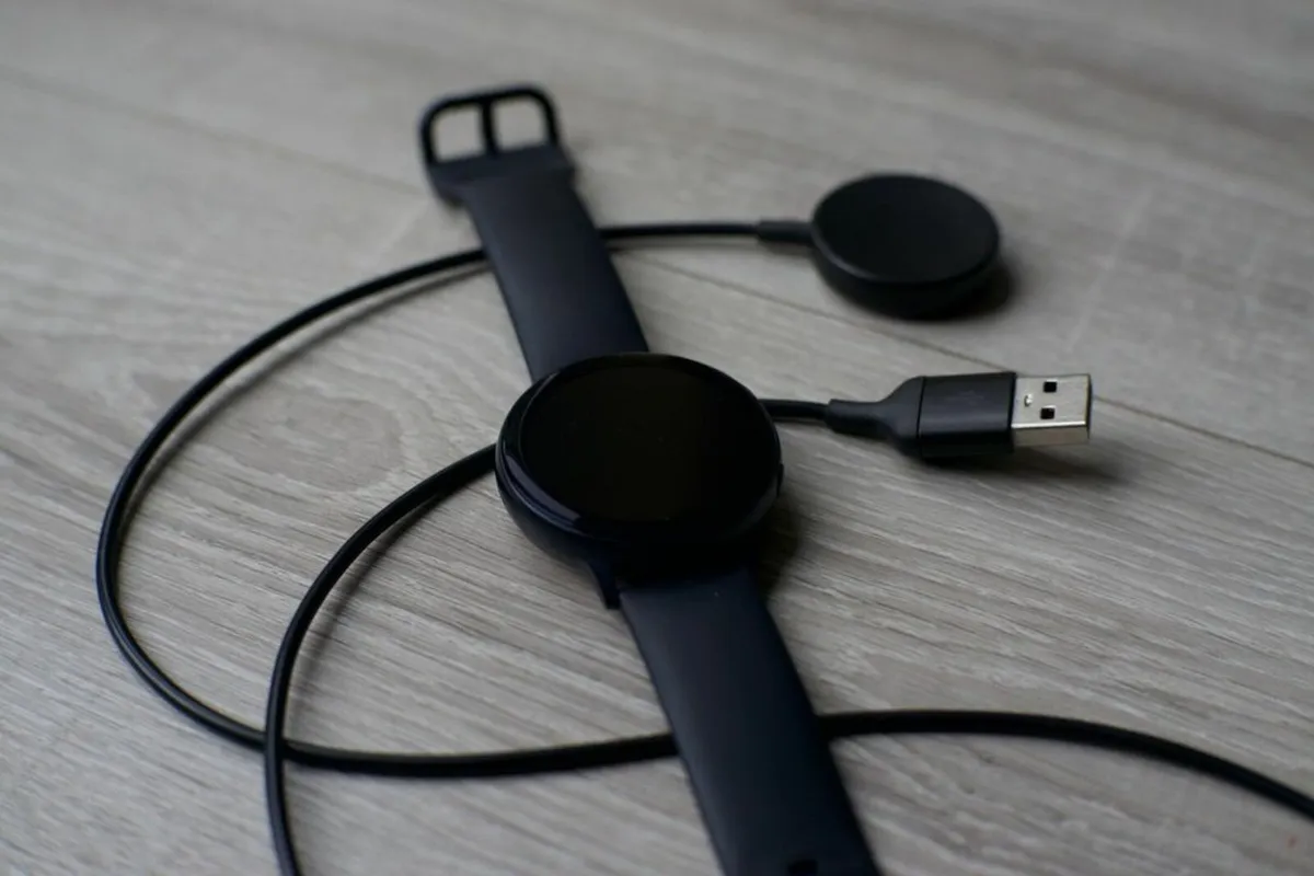 Samsung Active 2 Smart Watch in Black - Image 2