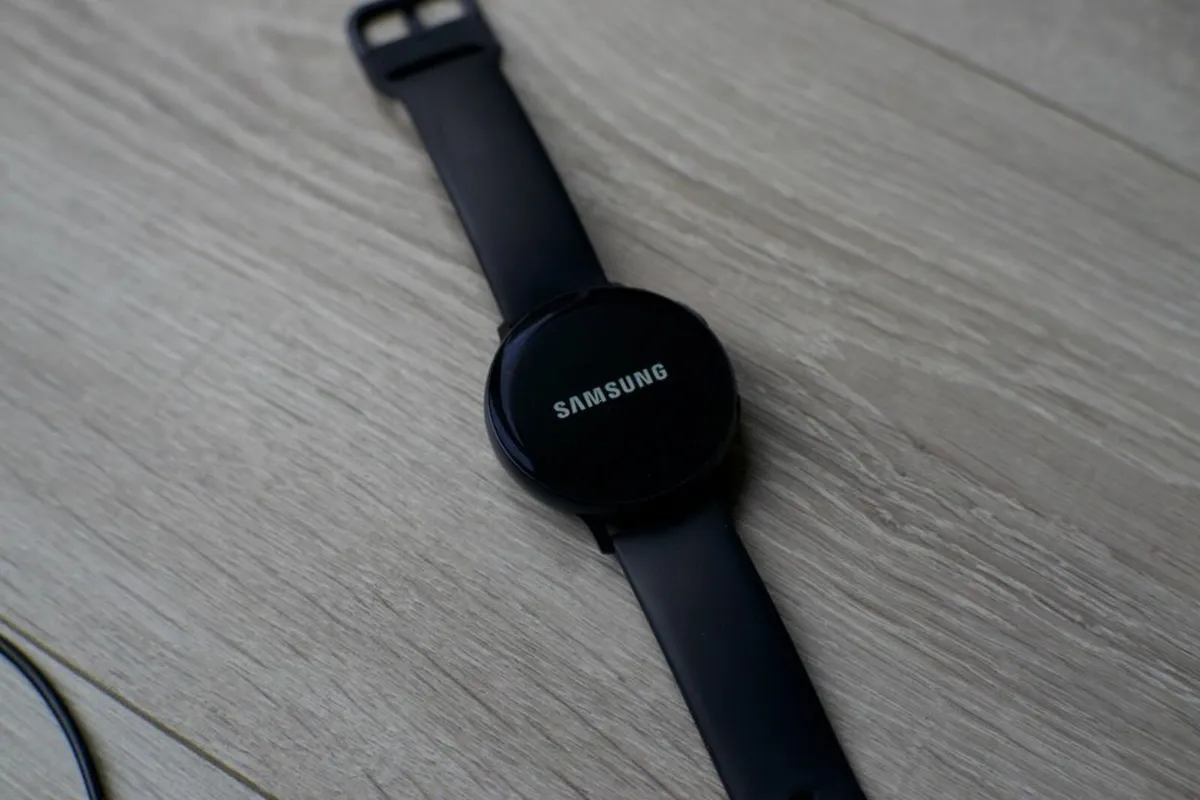 Samsung Active 2 Smart Watch in Black - Image 3