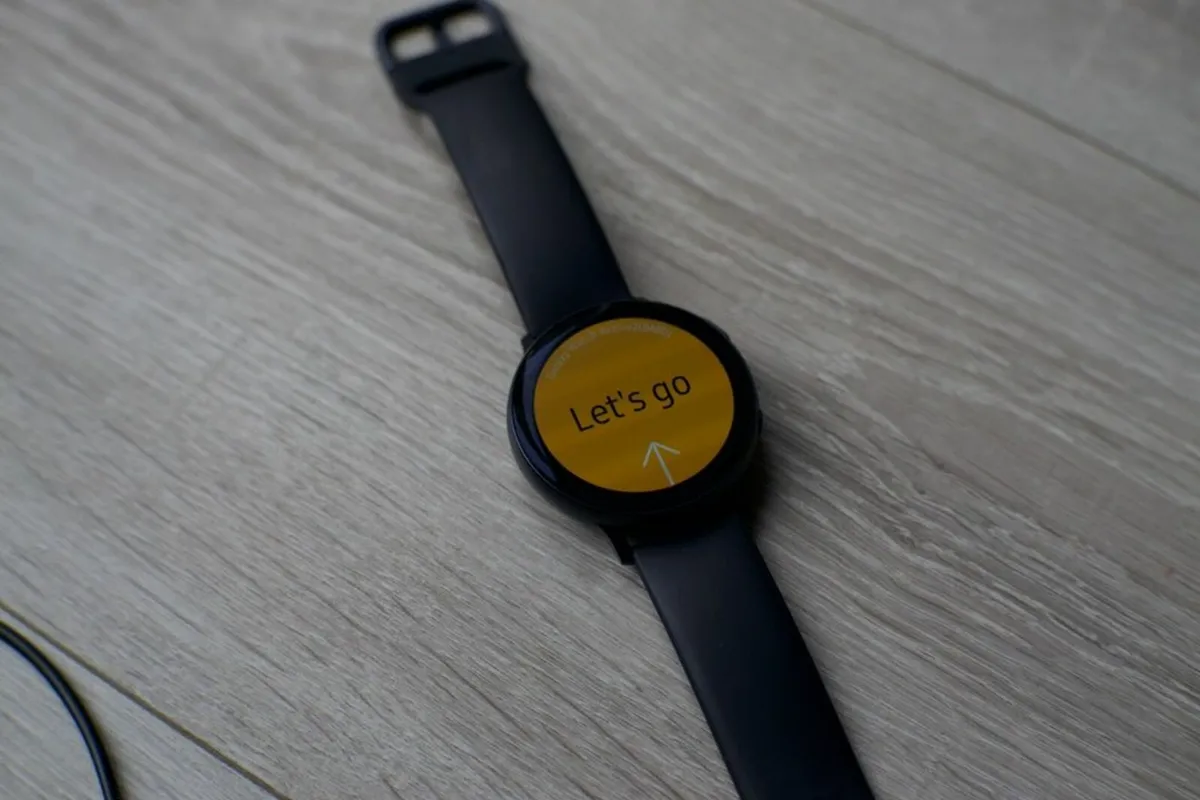 Samsung Active 2 Smart Watch in Black - Image 4