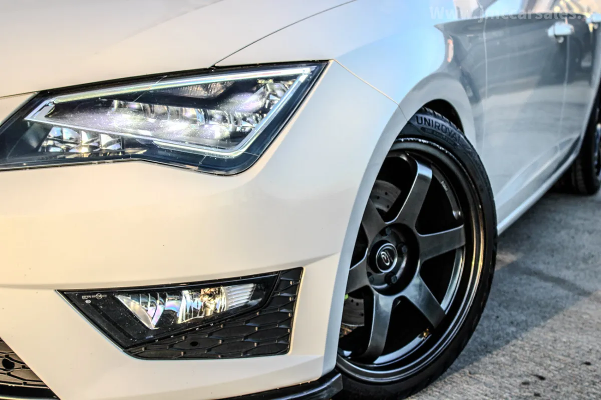 WHITE 2017 SEAT LEON FR - Image 3