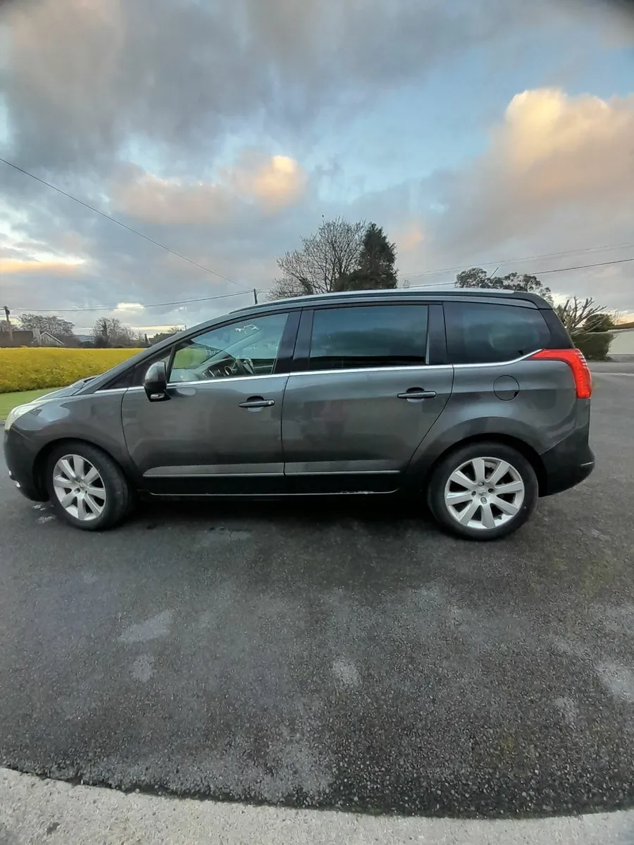 Peugeot 5008 2013 - Image 1
