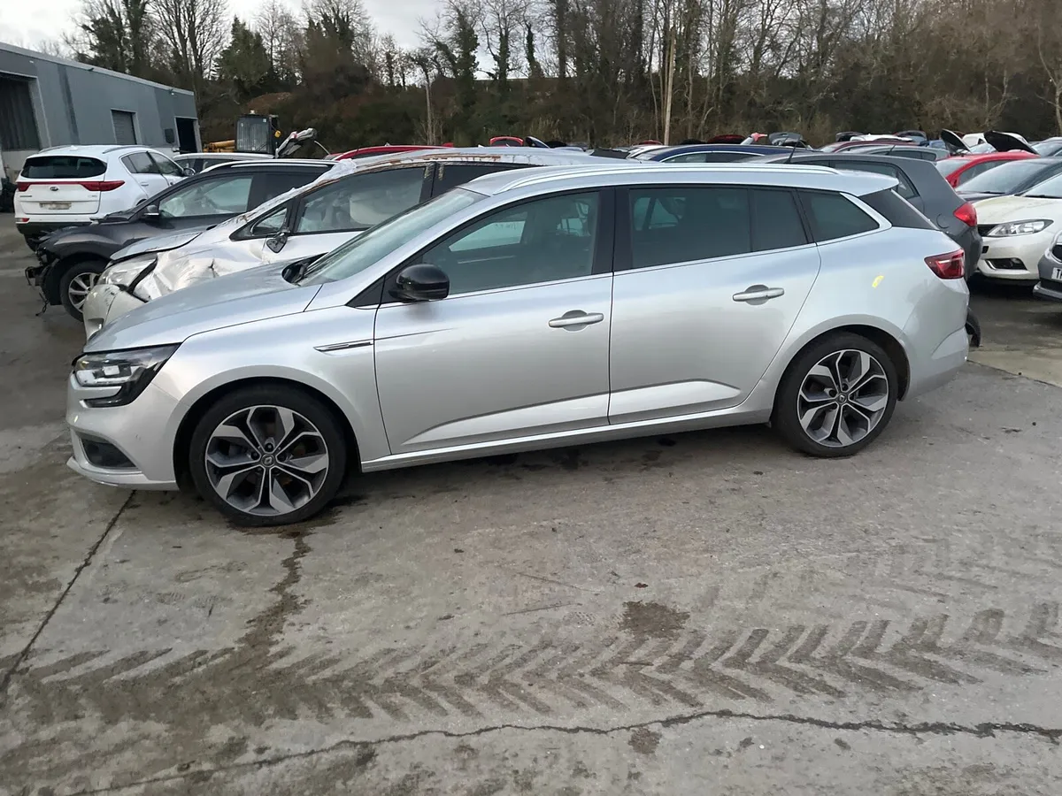 2017 Renault megane 1.6 for parts - Image 2