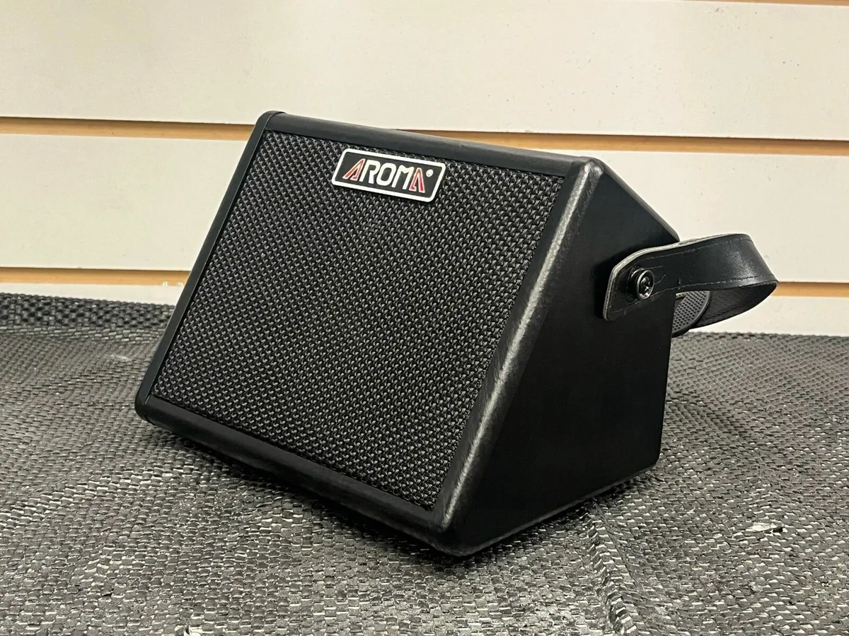Aroma AG-15A Rechargeable Acoustic Amp - Image 1