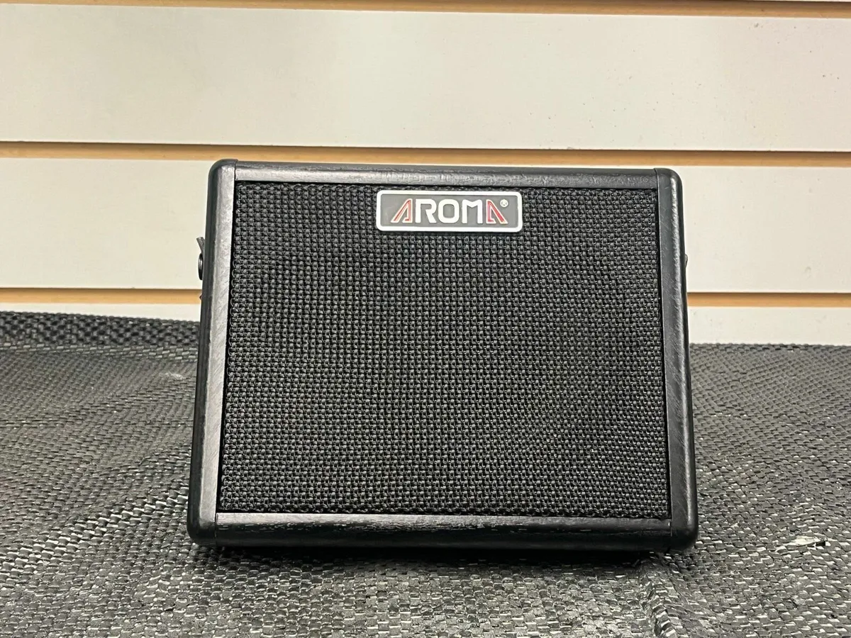Aroma AG-15A Rechargeable Acoustic Amp - Image 2