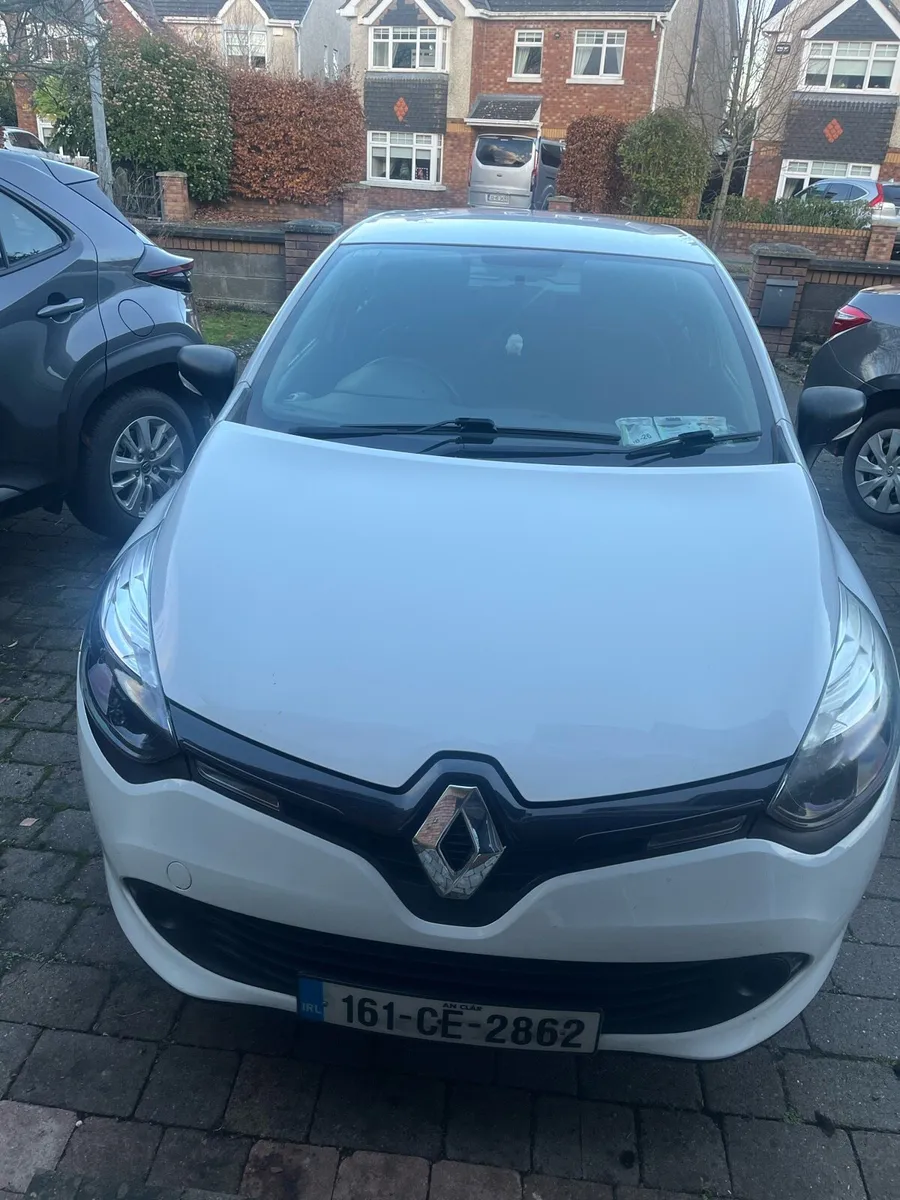 White Renault Clio 2016 - Image 2