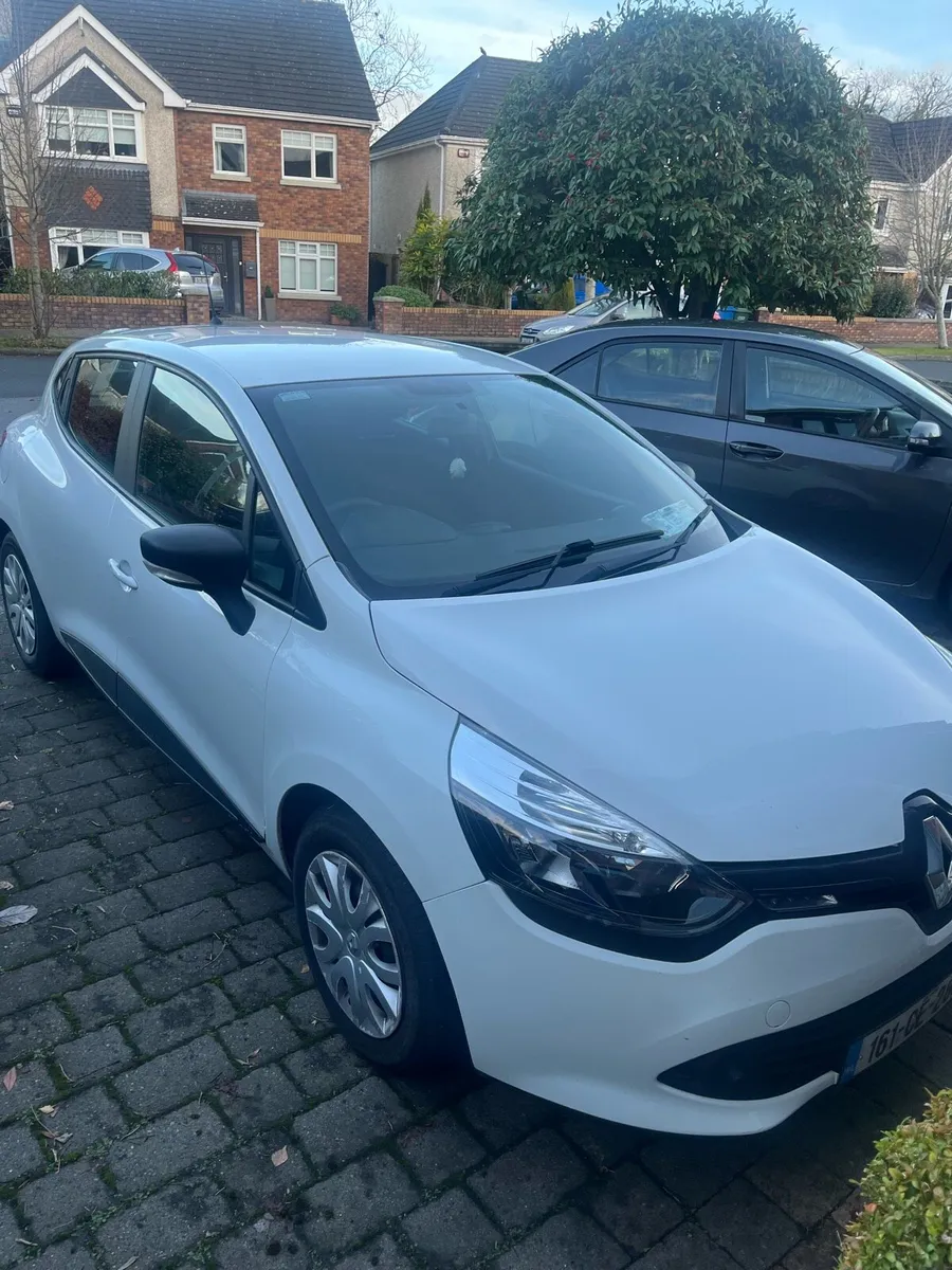 White Renault Clio 2016 - Image 1