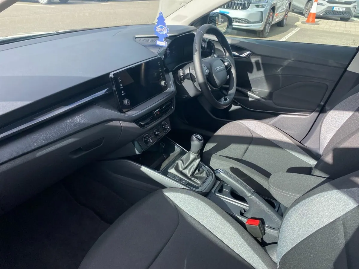 Skoda Fabia ESSENCE 1.0MPI 80HP - Image 3