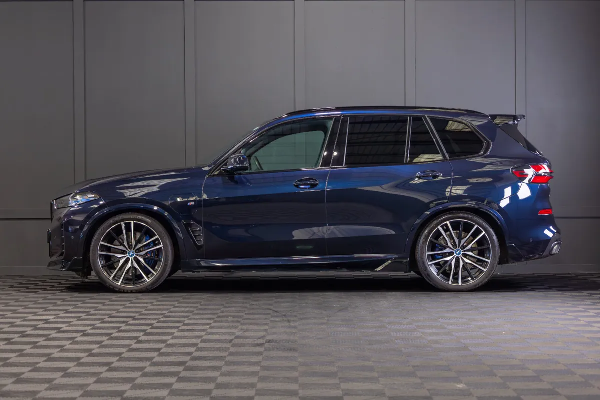 2024 BMW X5 X-Drive 50e M-Sport - Image 3