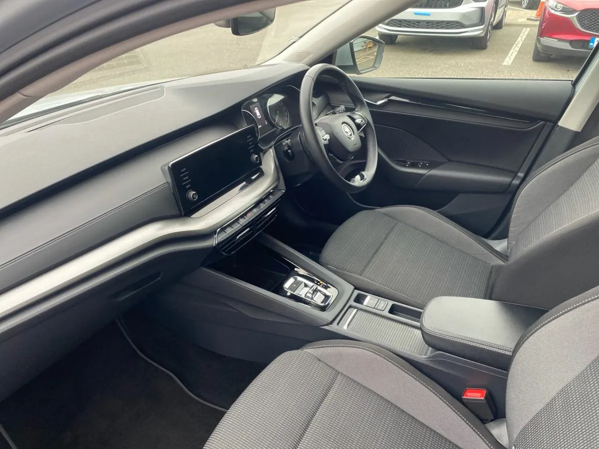 Skoda Octavia AMBITION 2.0TDI 115HP DSG - Image 3