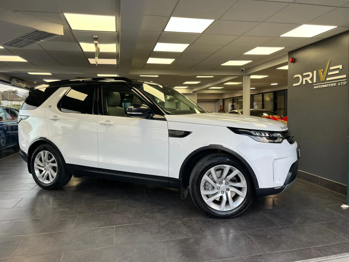 Land Rover Discovery 3.0 HSE Black PAC 2019 - Image 1