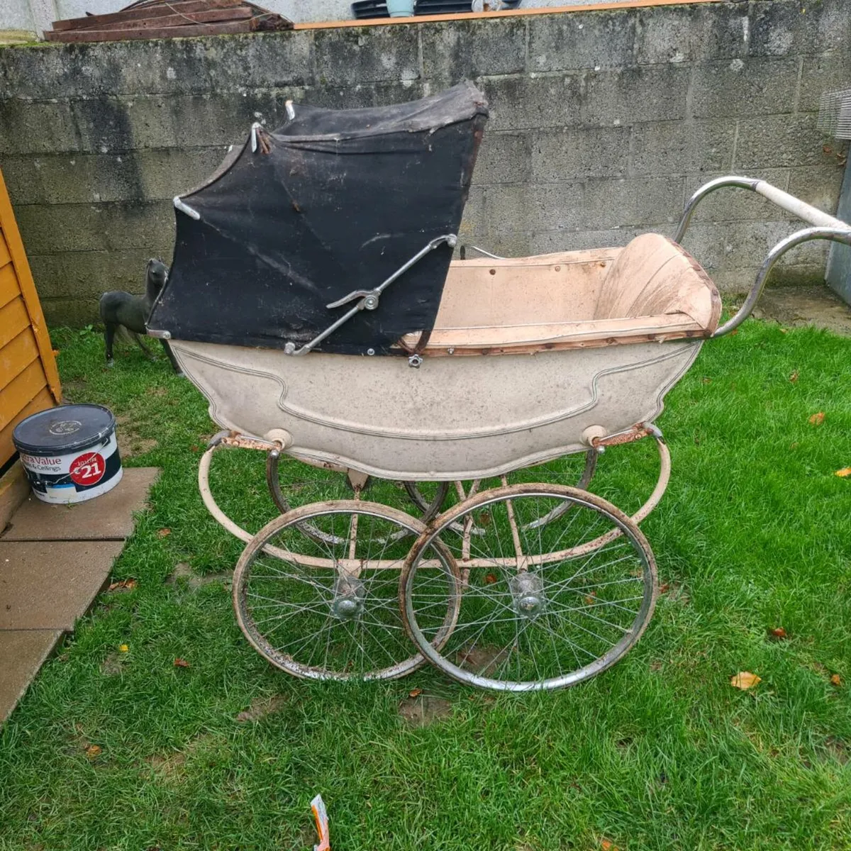 Antique pram - Image 4