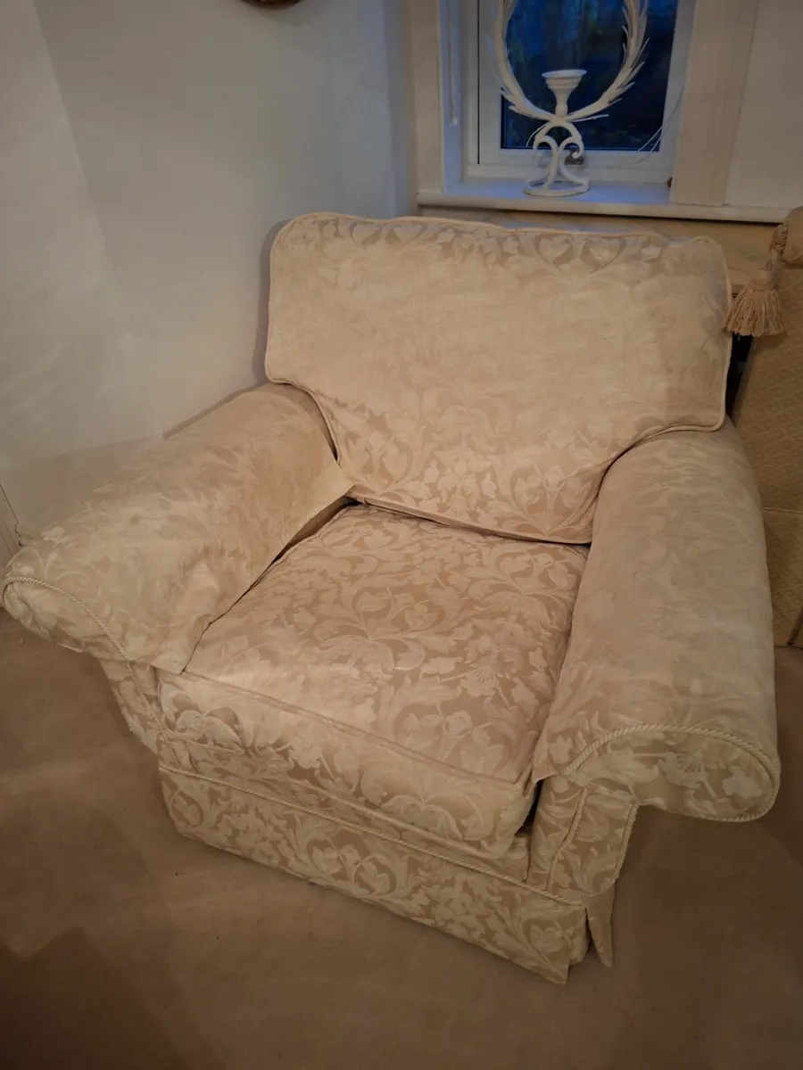 Excellent 2-Seater Sofa & 2 Matching Armchairs - Image 1