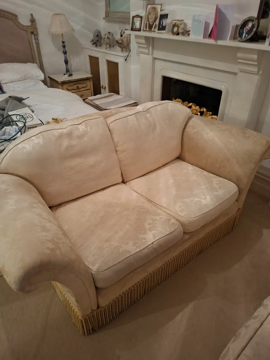 Excellent 2-Seater Sofa & 2 Matching Armchairs - Image 2