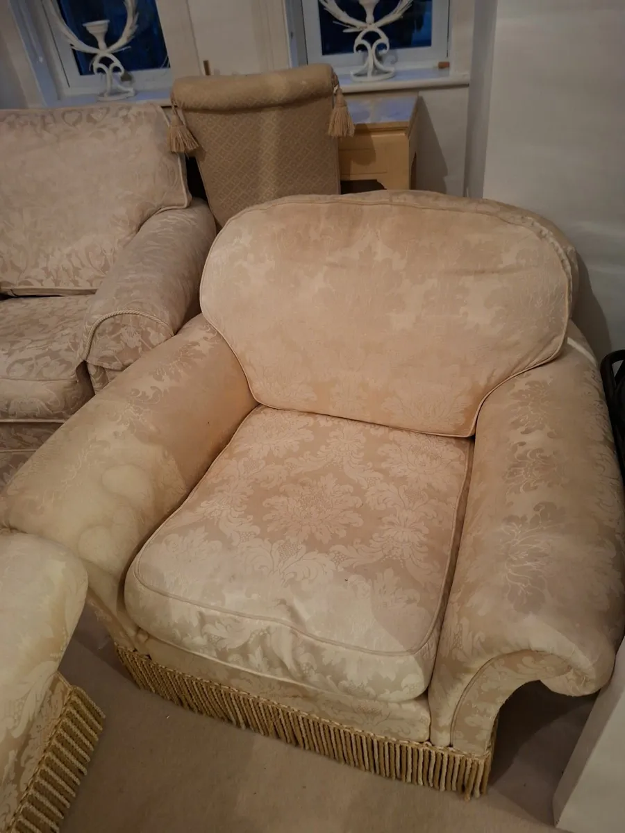 Excellent 2-Seater Sofa & 2 Matching Armchairs - Image 3