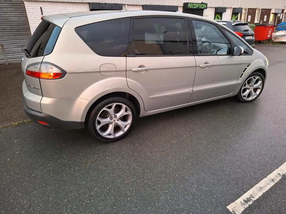 2010 Ford Smax Titanium 2LD - Image 2