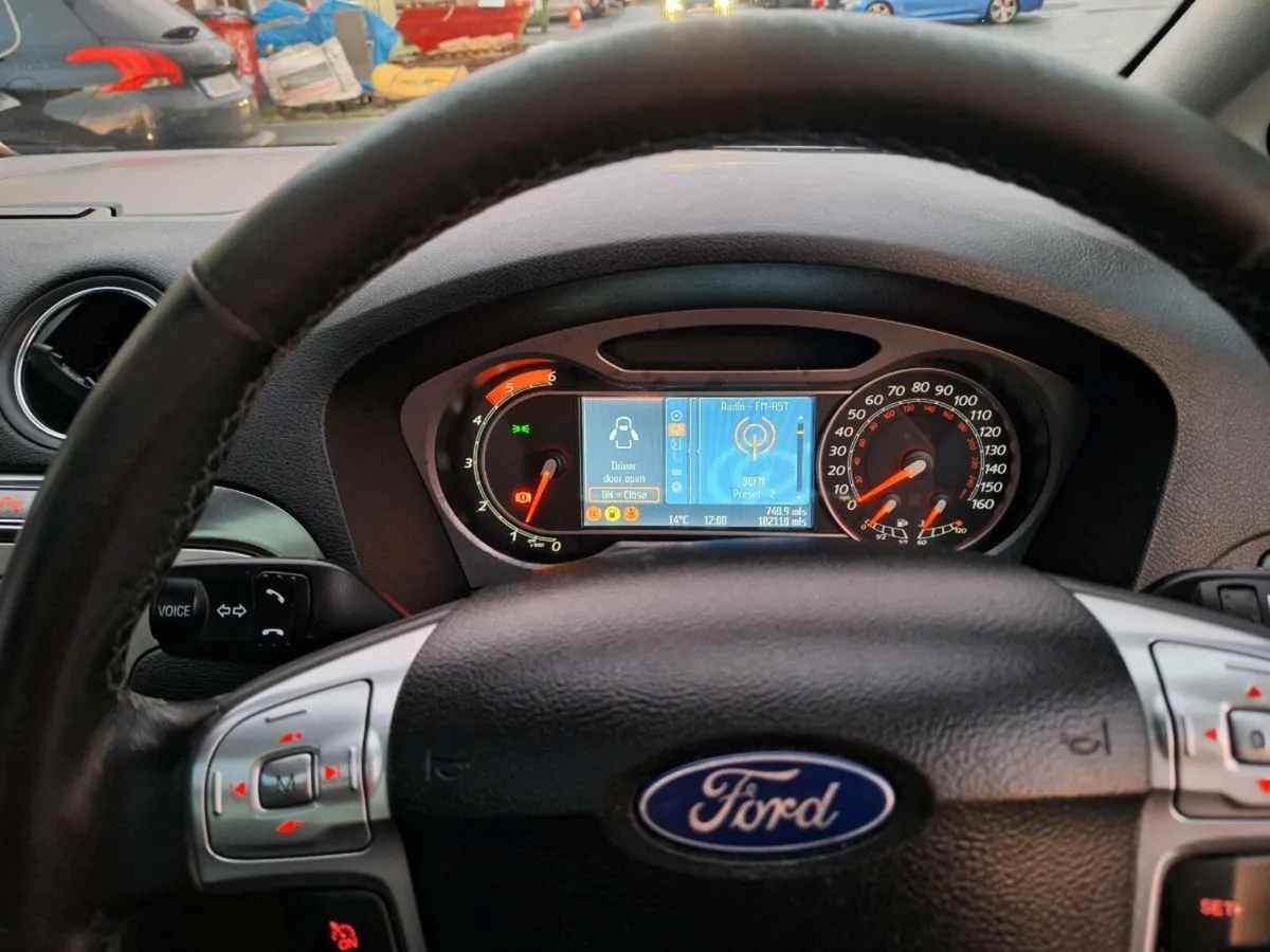 2010 Ford Smax Titanium 2LD - Image 4