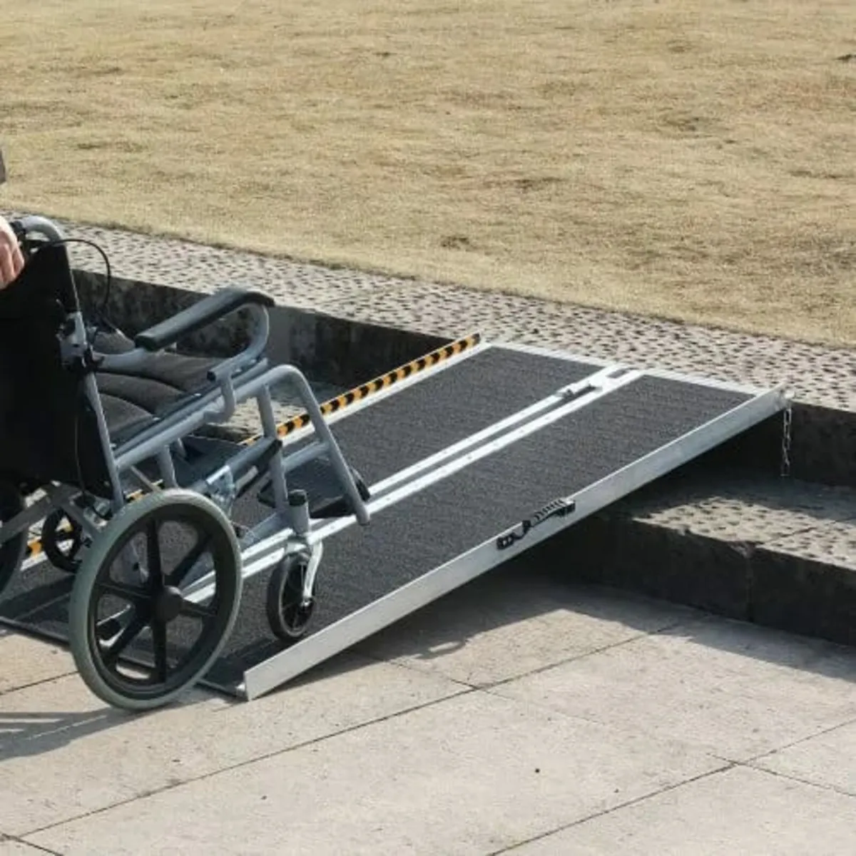 Wheelchair Ramp, 152 cm 363 kg Capacity, Non-Slip - Image 4