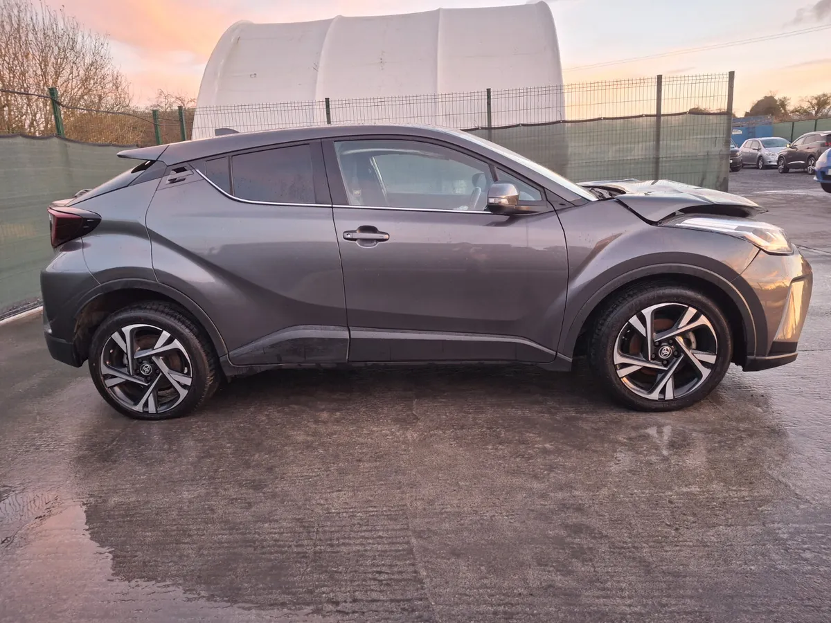 *231 Toyota CHR Hybrid Automatic - Image 4
