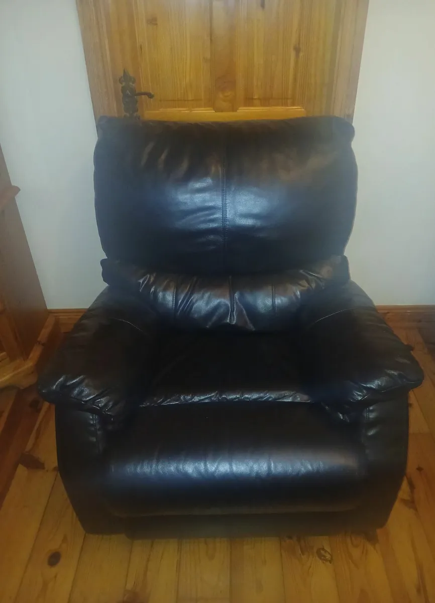 Black leather recliner chairs - Image 3