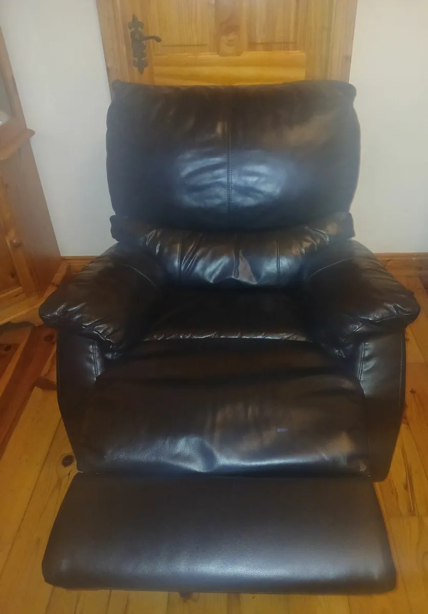 Black leather recliner chairs - Image 4