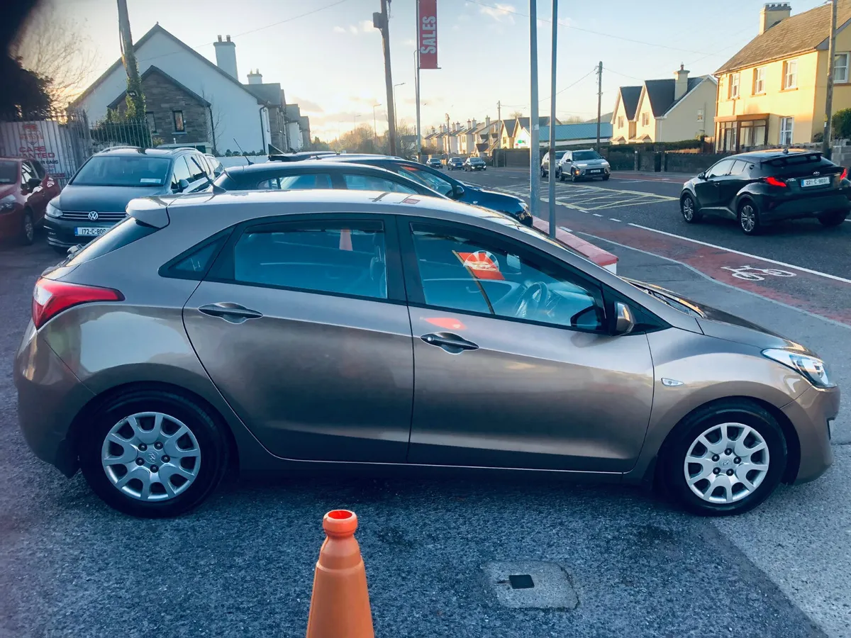 Hyundai i30 2015  DIESEL  5DR - Image 3