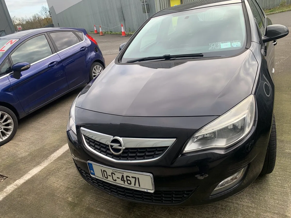 Opel Astra 2010 - Image 2