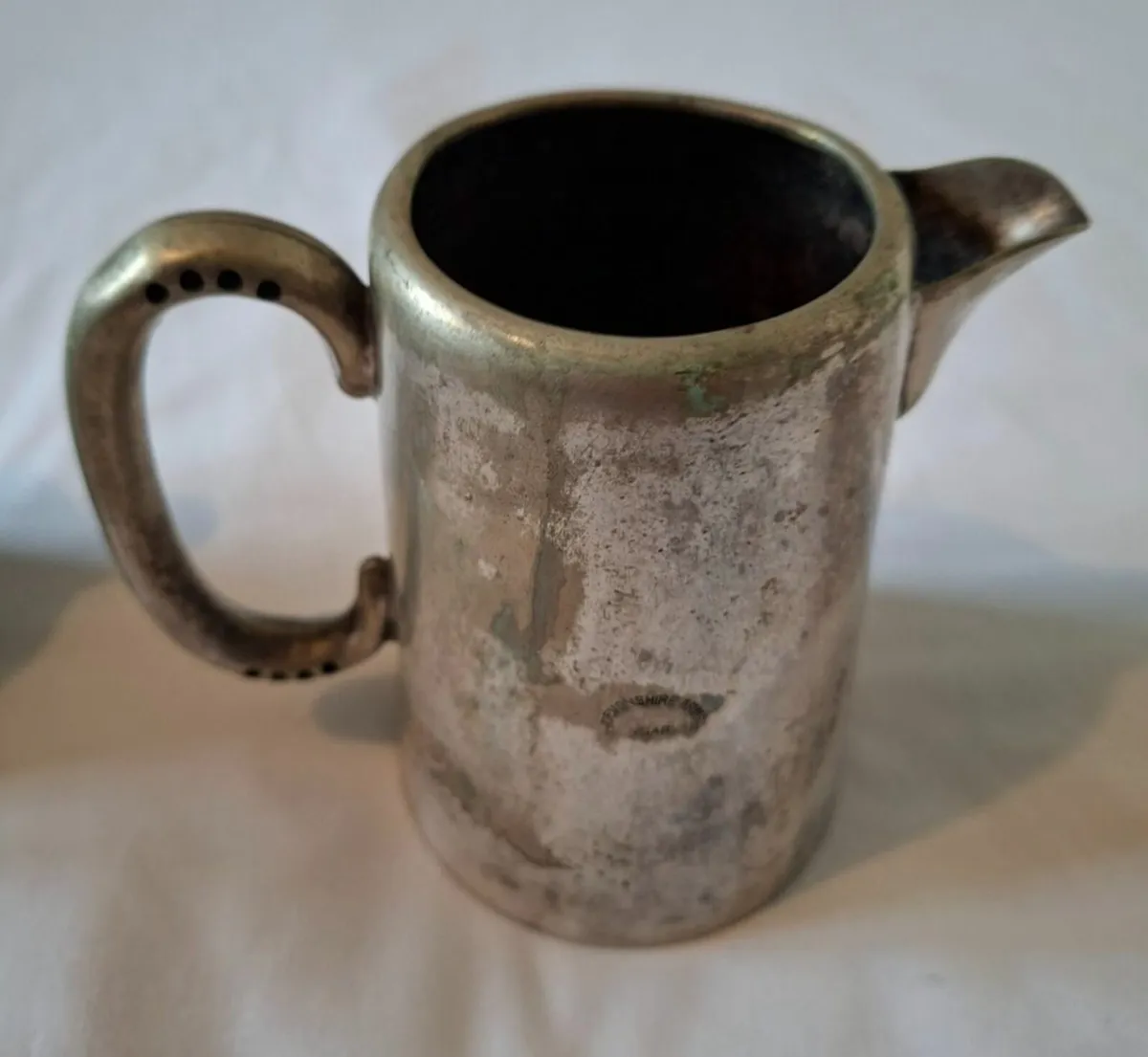 Antiques from Ireland: Set of three jugs - Image 4