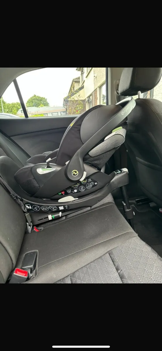 Cybex T Car Seat & 2 Bases - Image 1