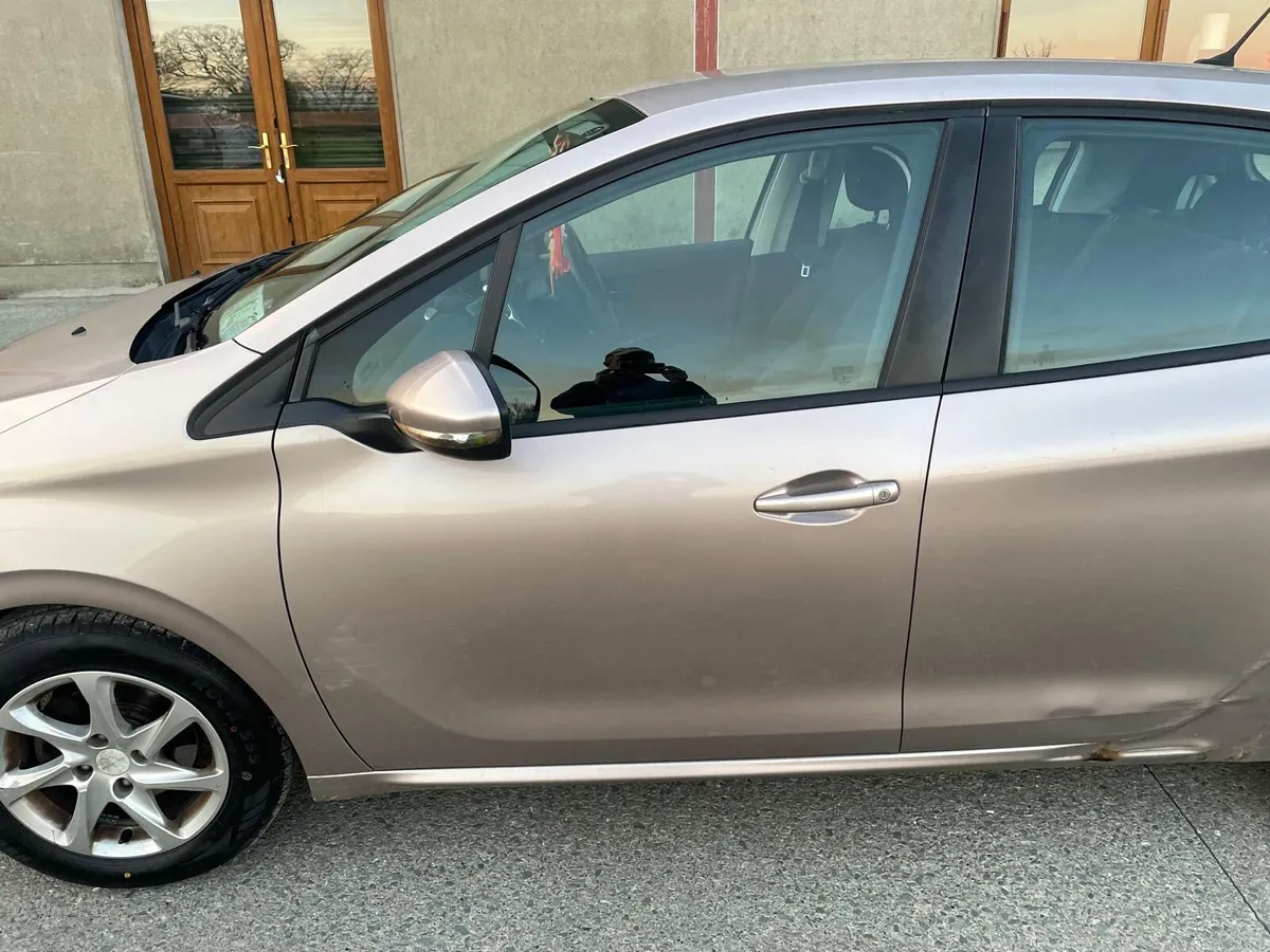 Peugeot 208 2014 - Image 3