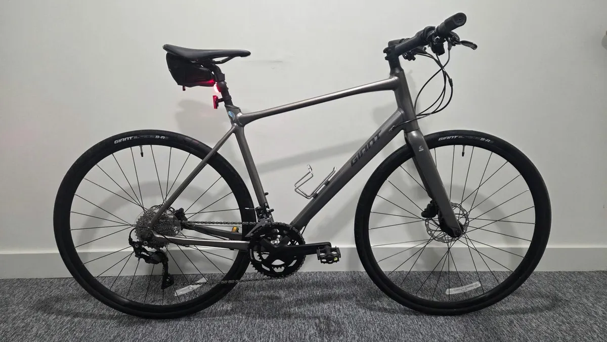Giant Fastroad SL1 hybrid bike NEW - Image 1