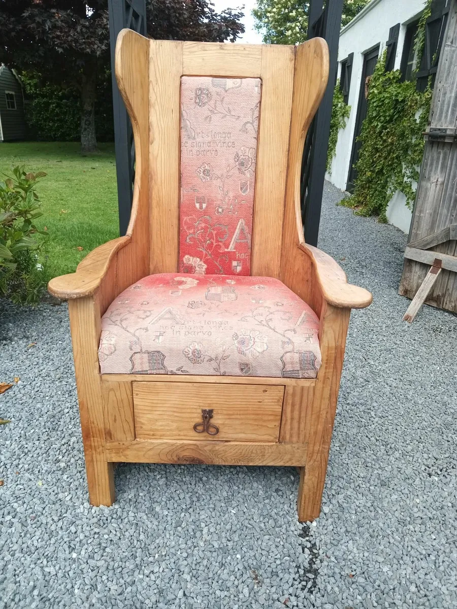 Mexican pine lambing chair - Image 1