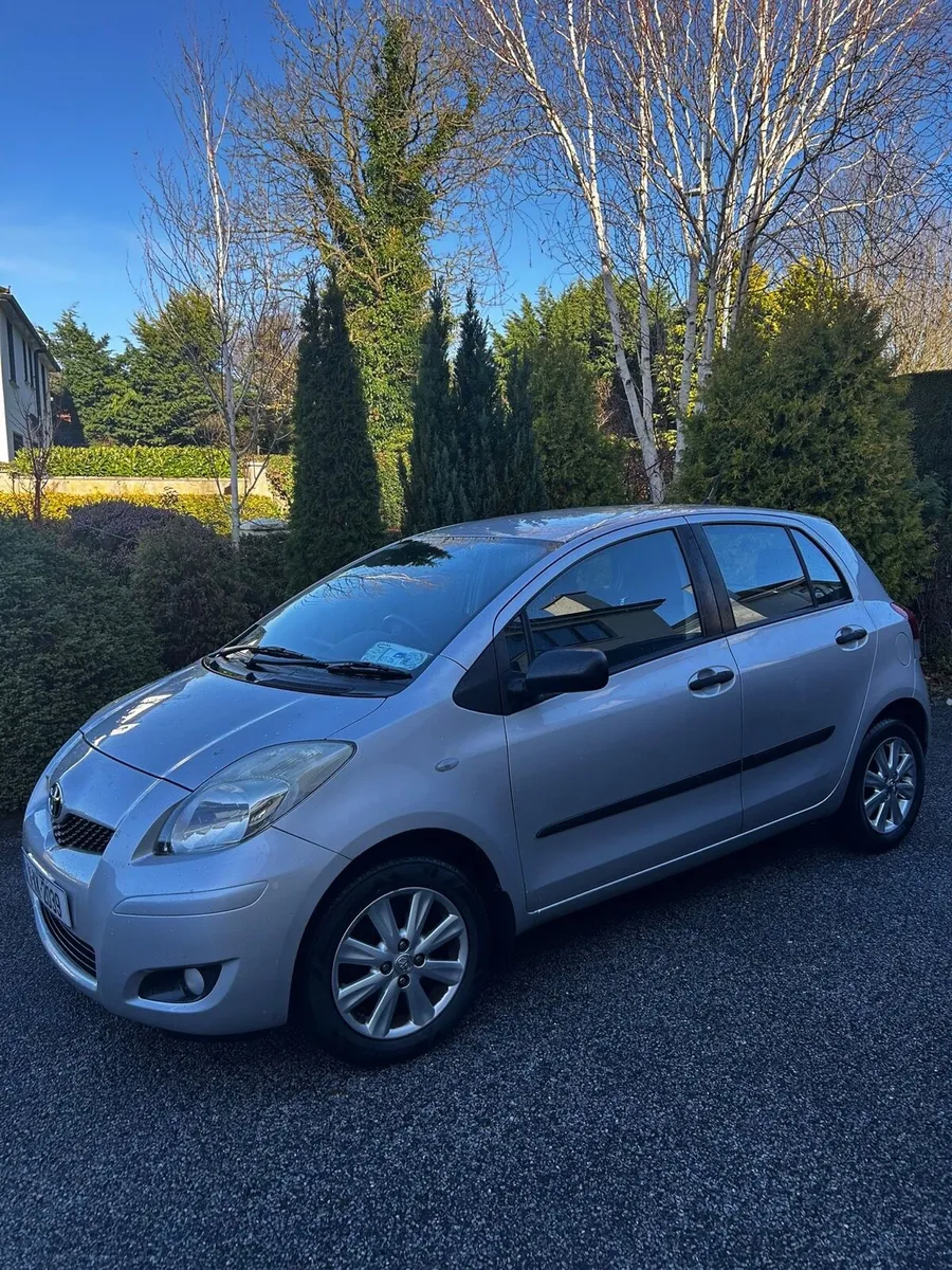 Toyota Yaris 1.0 Sport 5DR 2011 - Image 1