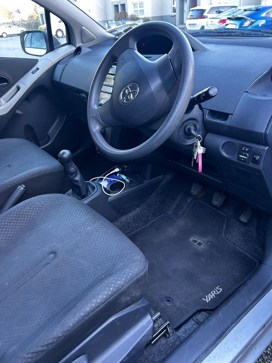 Toyota Yaris 1.0 Sport 5DR 2011 - Image 3