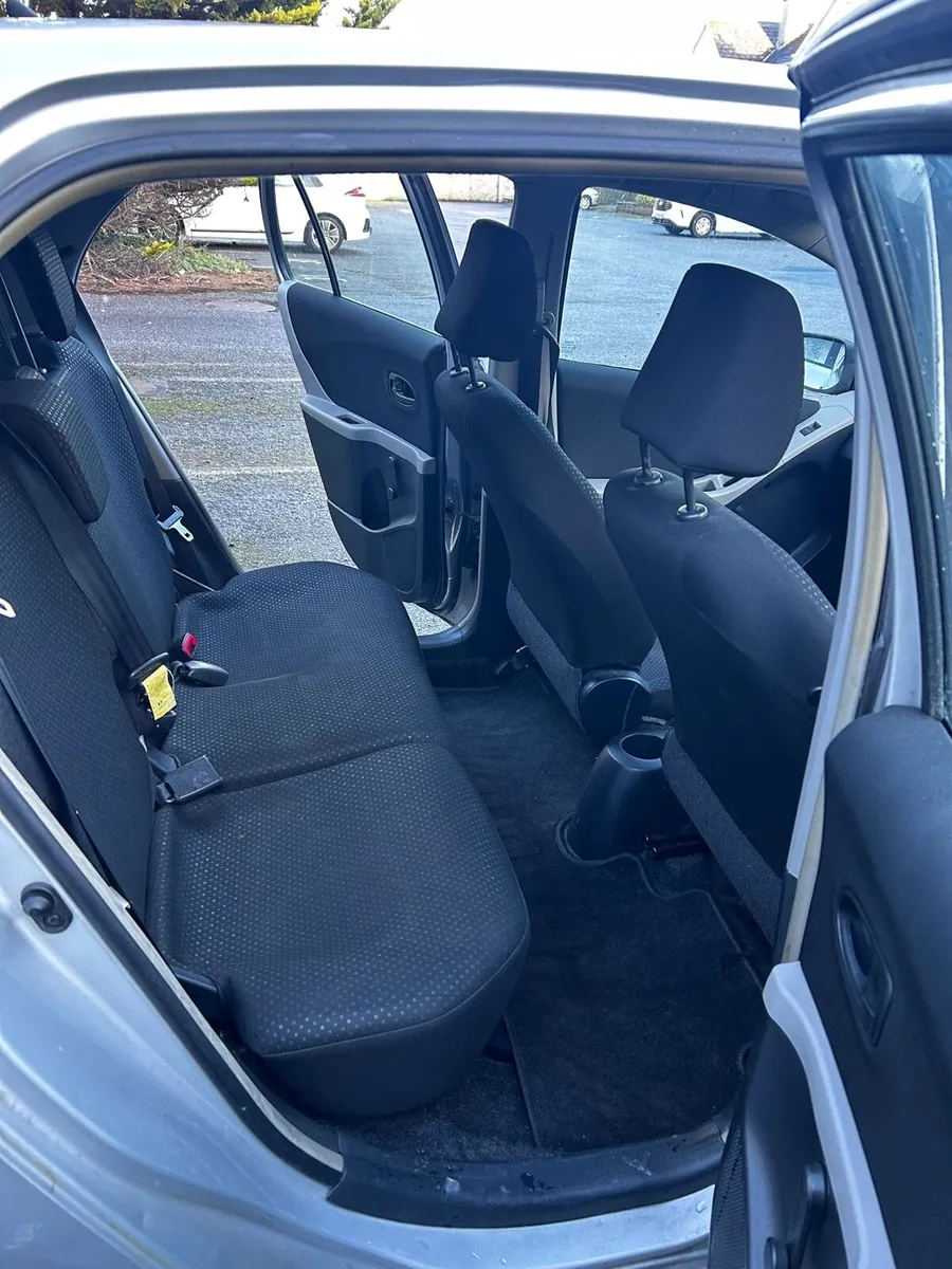 Toyota Yaris 1.0 Sport 5DR 2011 - Image 4