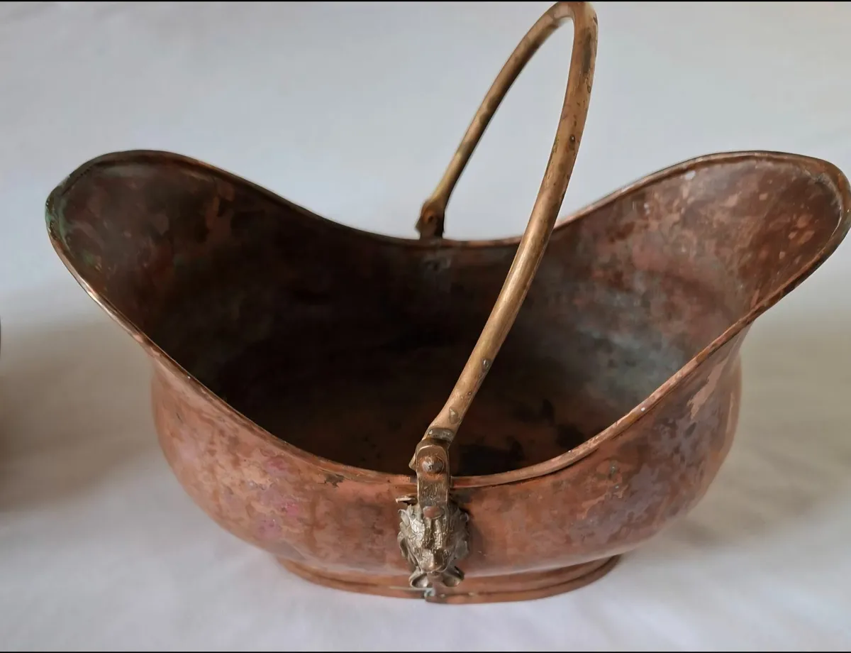 A set of copper vessels - Image 3