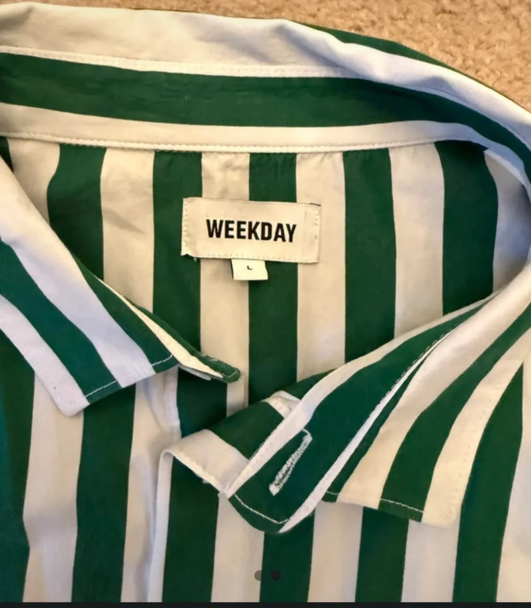 Weekday Men’s short sleeve shirt - green and white - Image 2