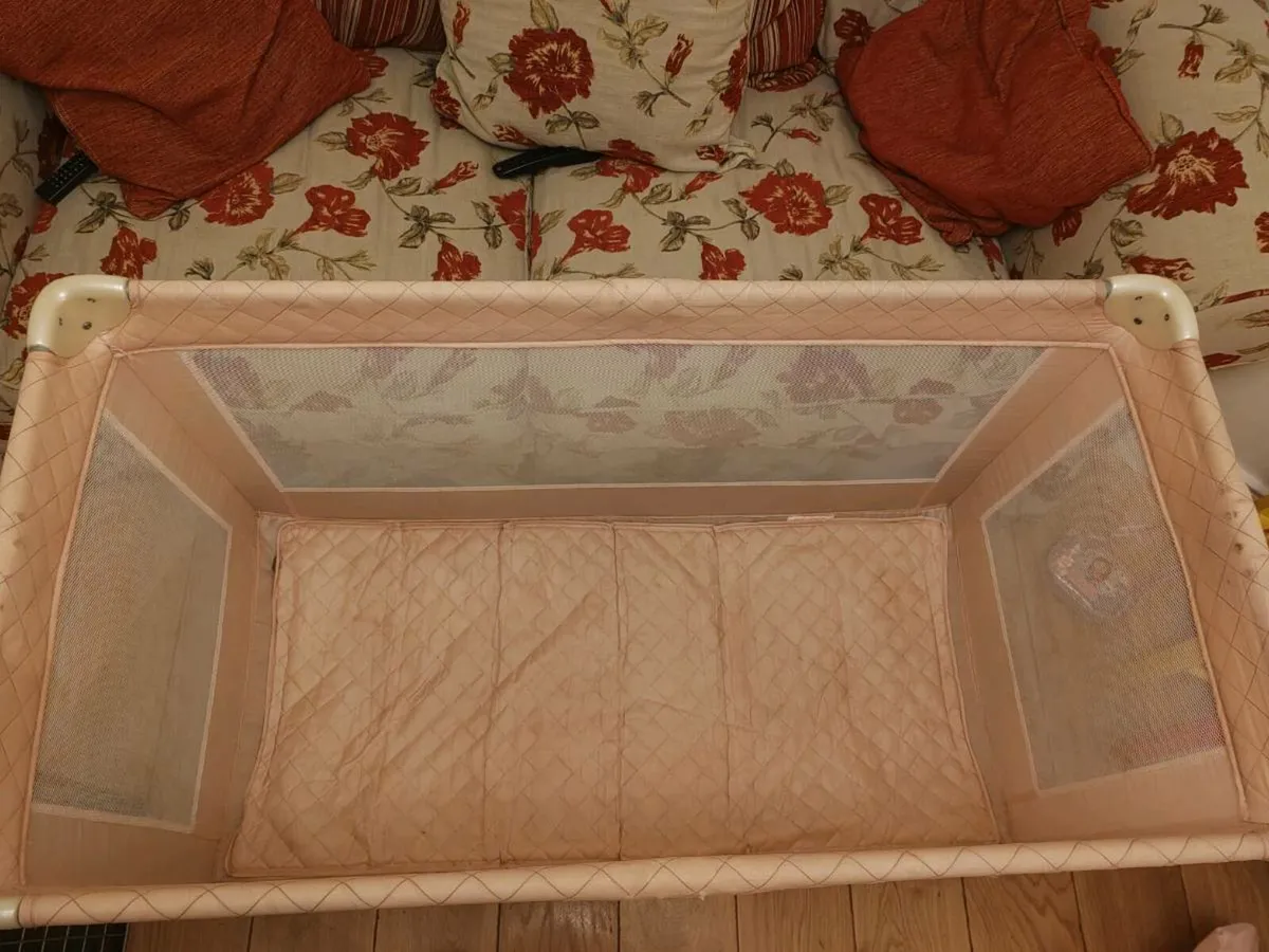 Travel cot - Image 2