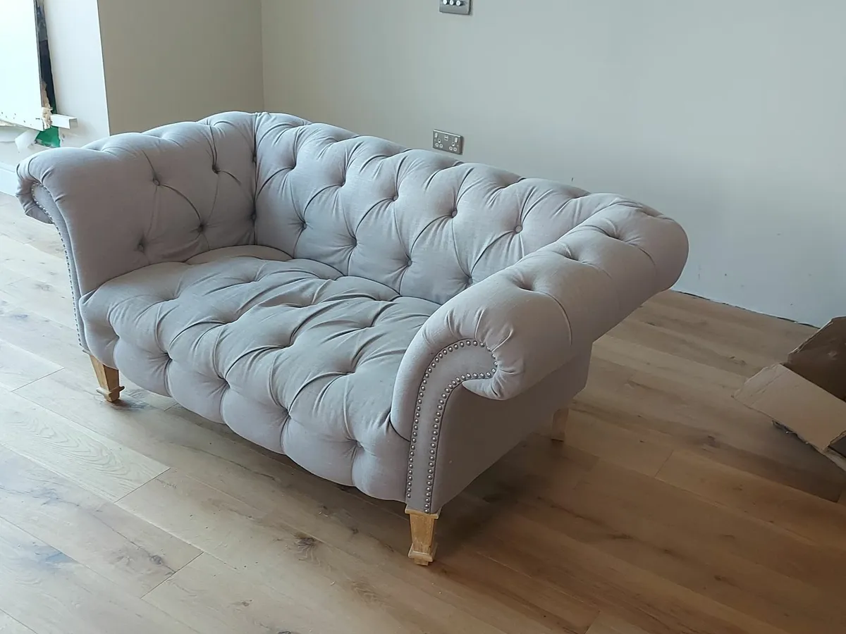 Classic Chesterfield couch - Image 1