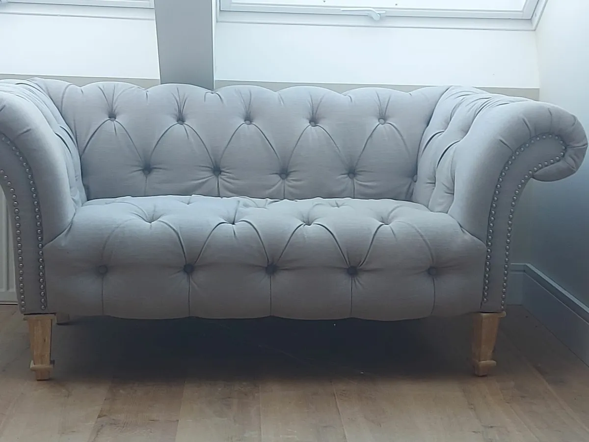 Classic Chesterfield couch - Image 3