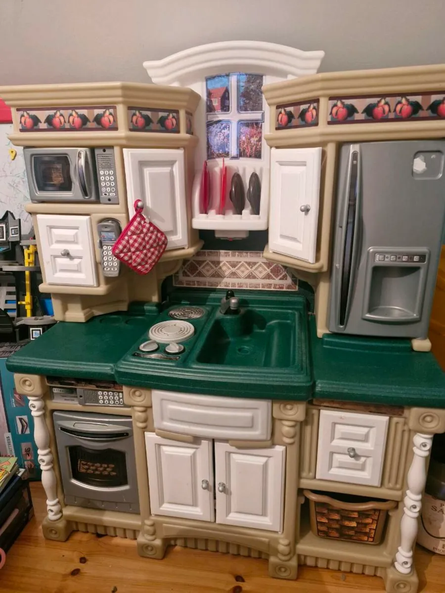 Kids play kitchen - Image 1