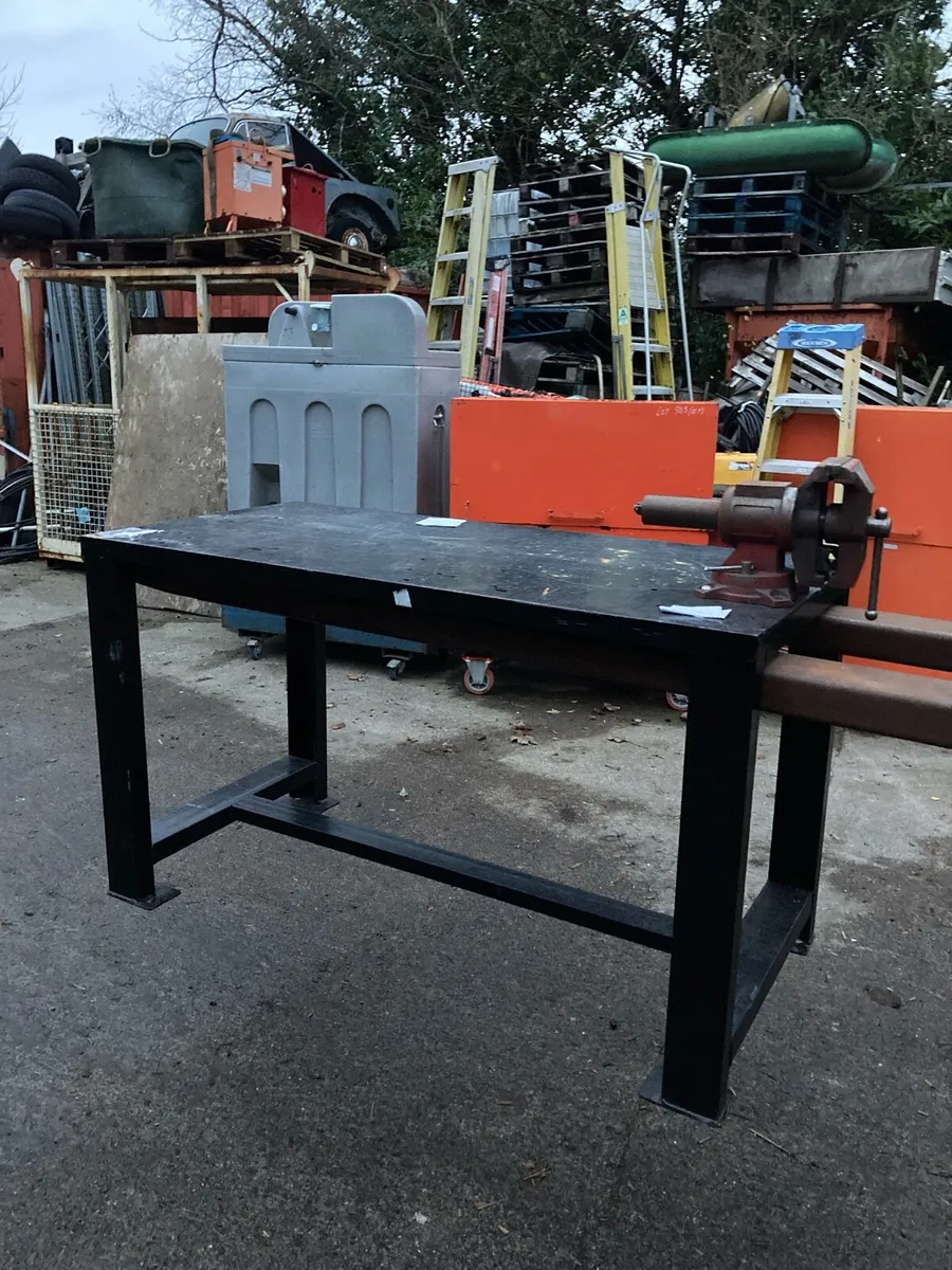 Steel work bench with duel swivel vice - Image 1