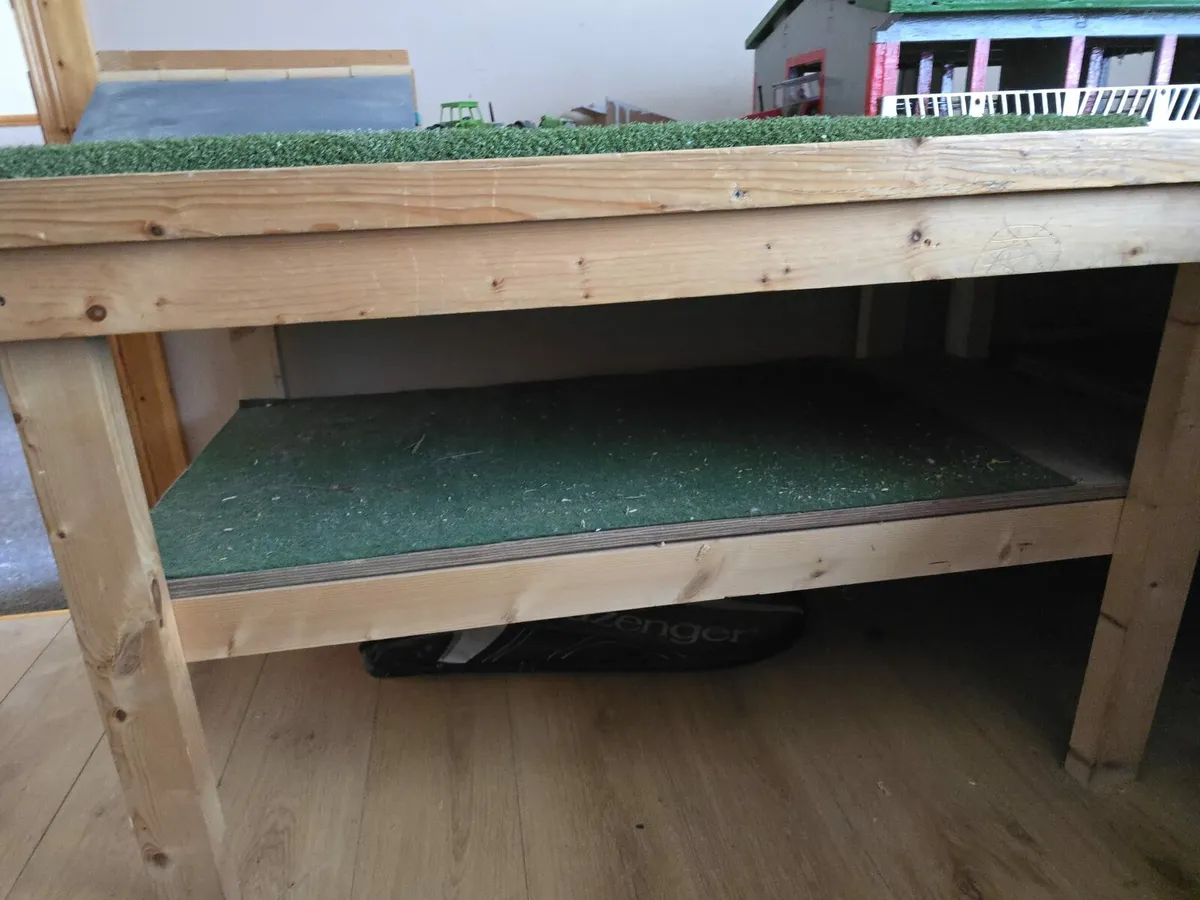 Farm model table - Image 3