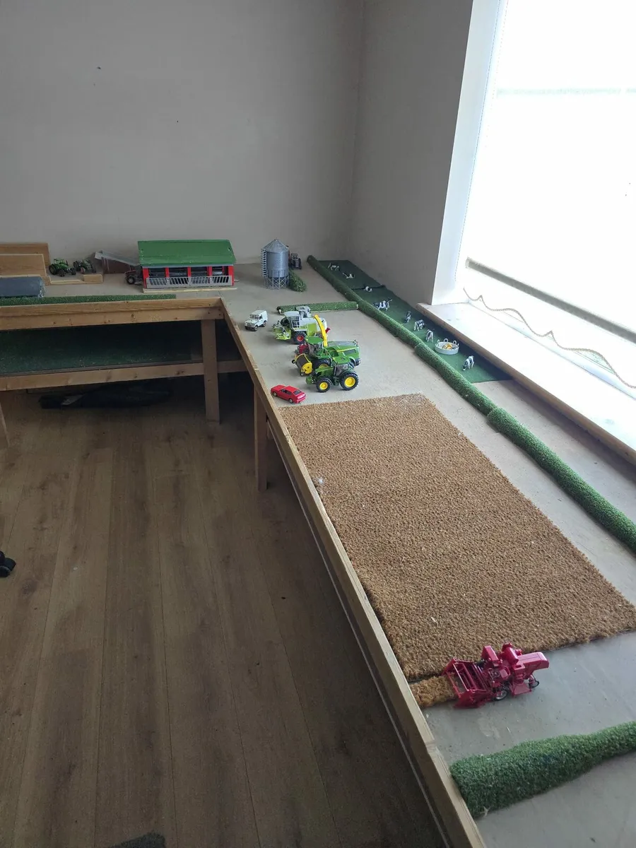 Farm model table - Image 1