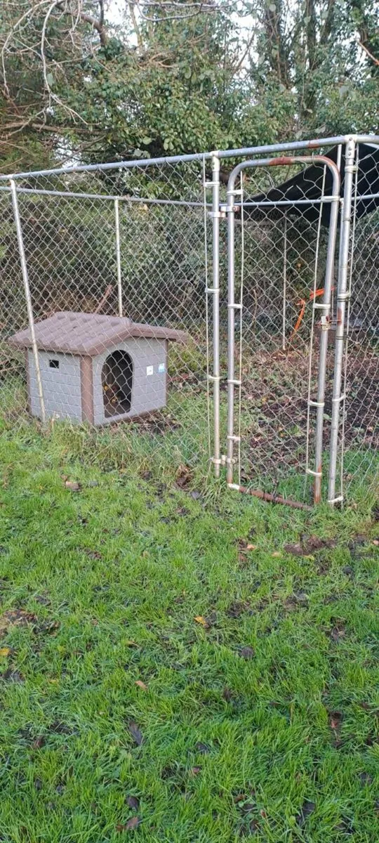 Dog pen - Image 1