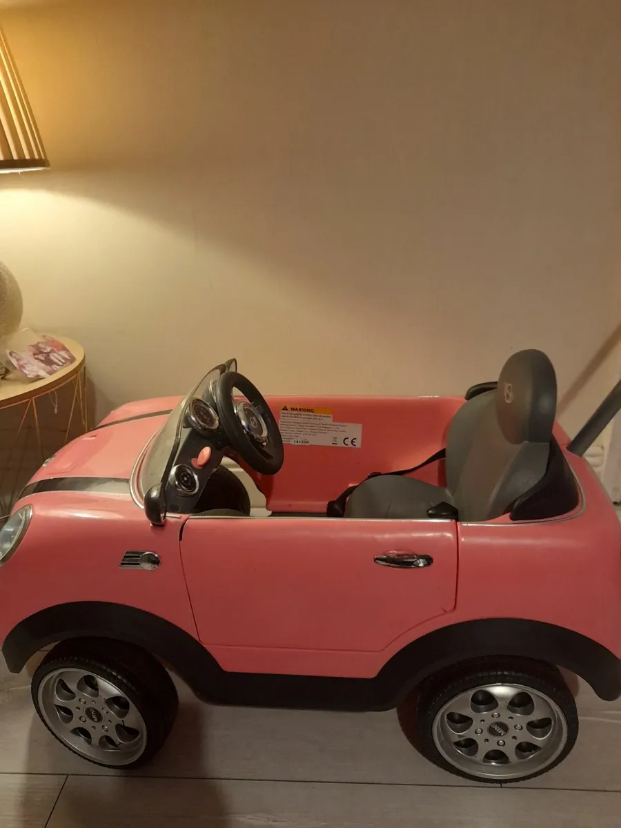 Pink mini kids car - Image 1
