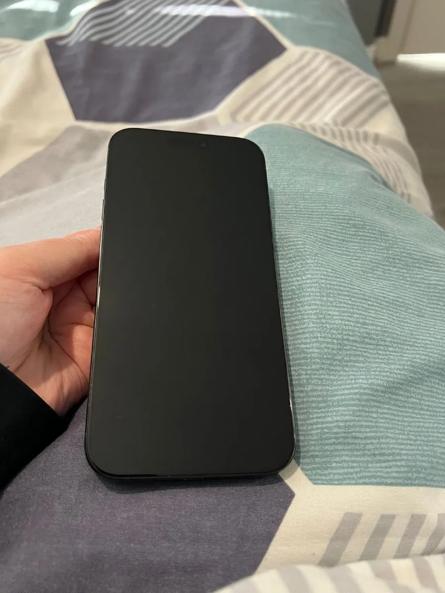 iPhone 16 Pro Max - Image 2