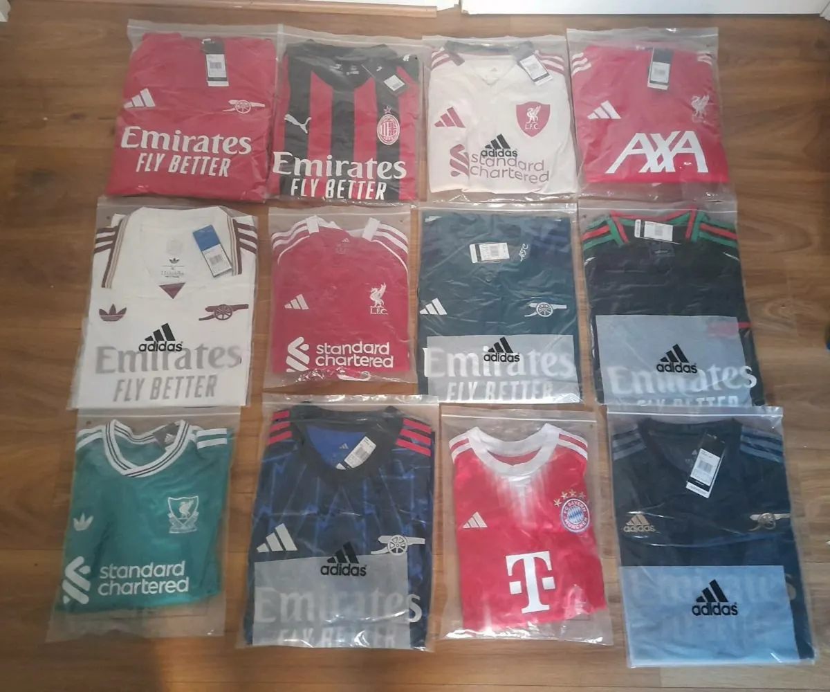 Soccer jerseys/kits and tracksuits - Image 1